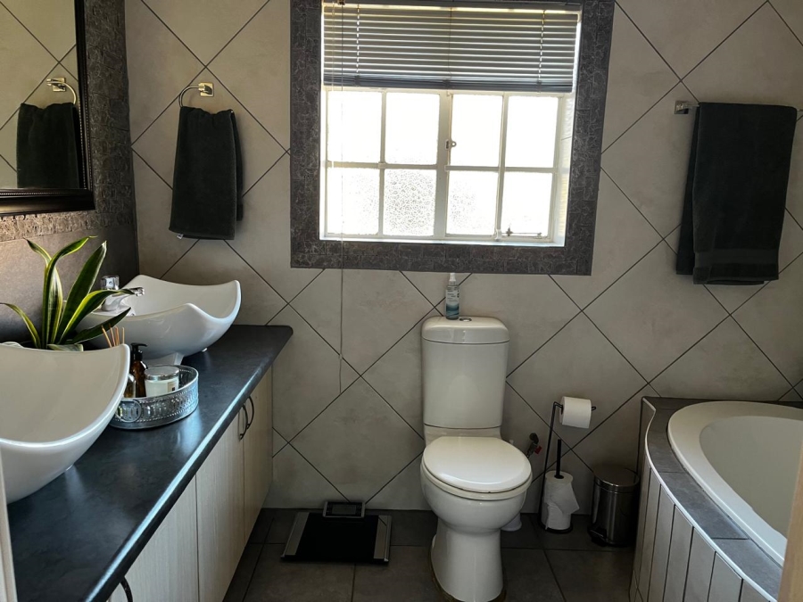 4 Bedroom Property for Sale in Bloemhof North West